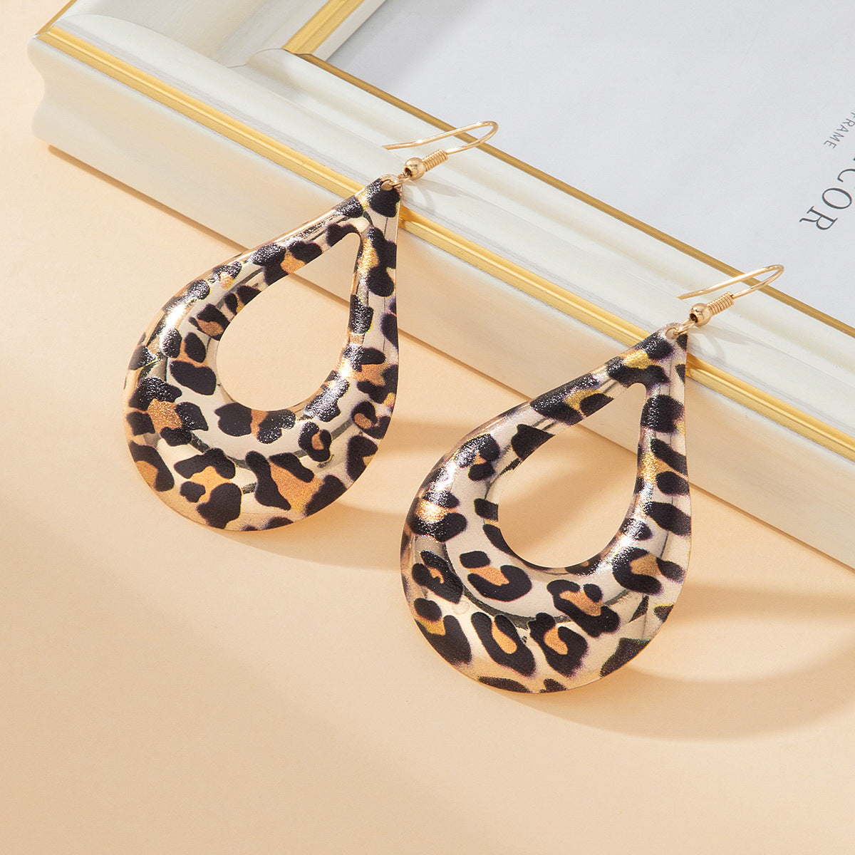 Exaggerated Water Droplets Drop Earrings In Gold For Unisex Wear