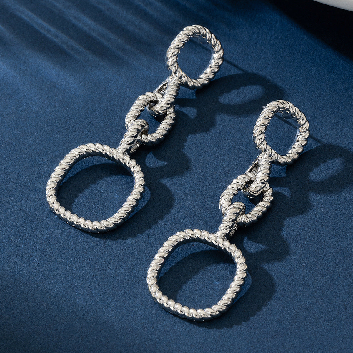 Retro Gold Drop Earrings Featuring A Geometric Knot Circle Design For Elegant Style