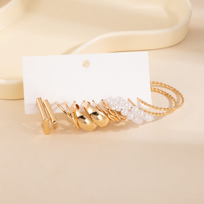 C Shape Earrings For Women In Golden Color, 1 Set