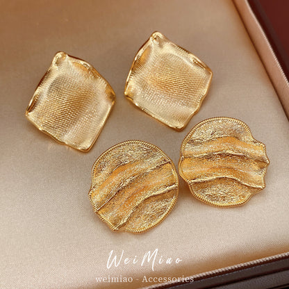 Round Pattern Alloy Stud Earrings For Women In Elegant Golden Color