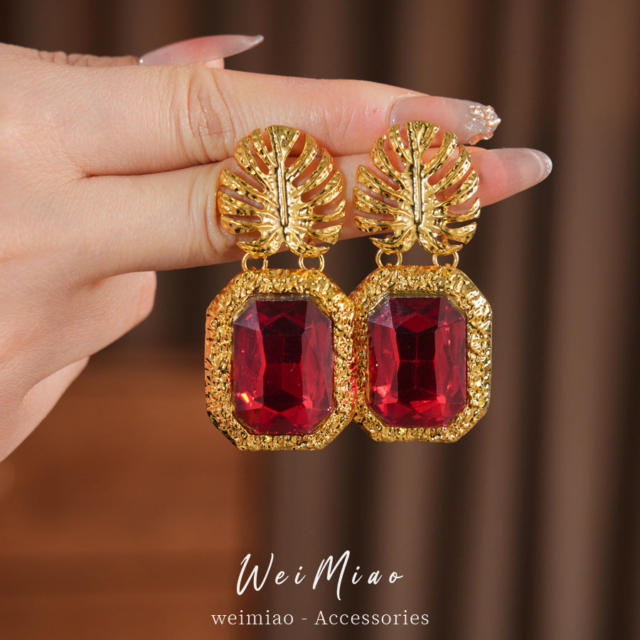 Retro Leaves Stud Earrings For Women In Gold With Rhinestones
