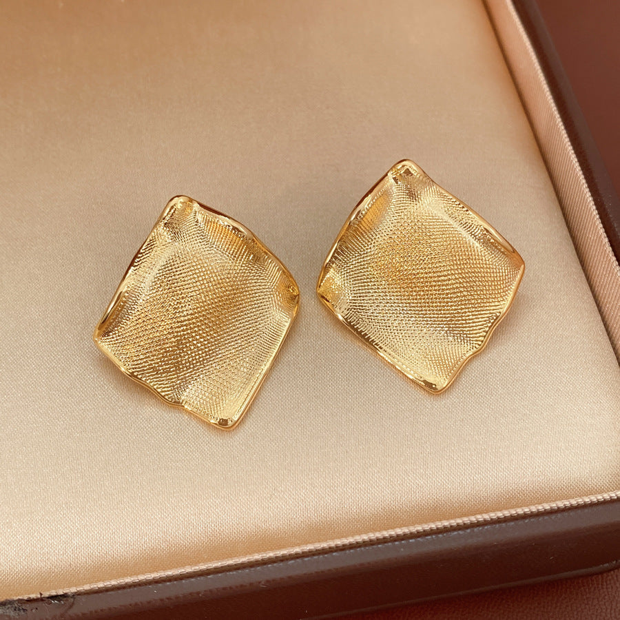 Round Pattern Alloy Stud Earrings For Women In Elegant Golden Color