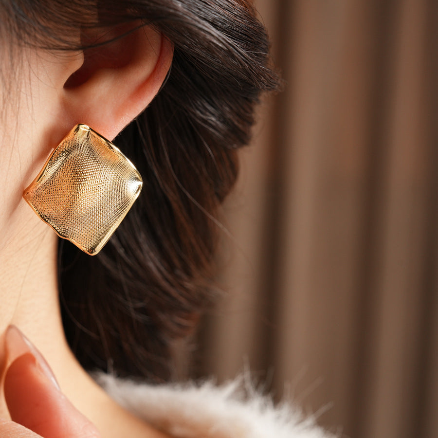 Round Pattern Alloy Stud Earrings For Women In Elegant Golden Color