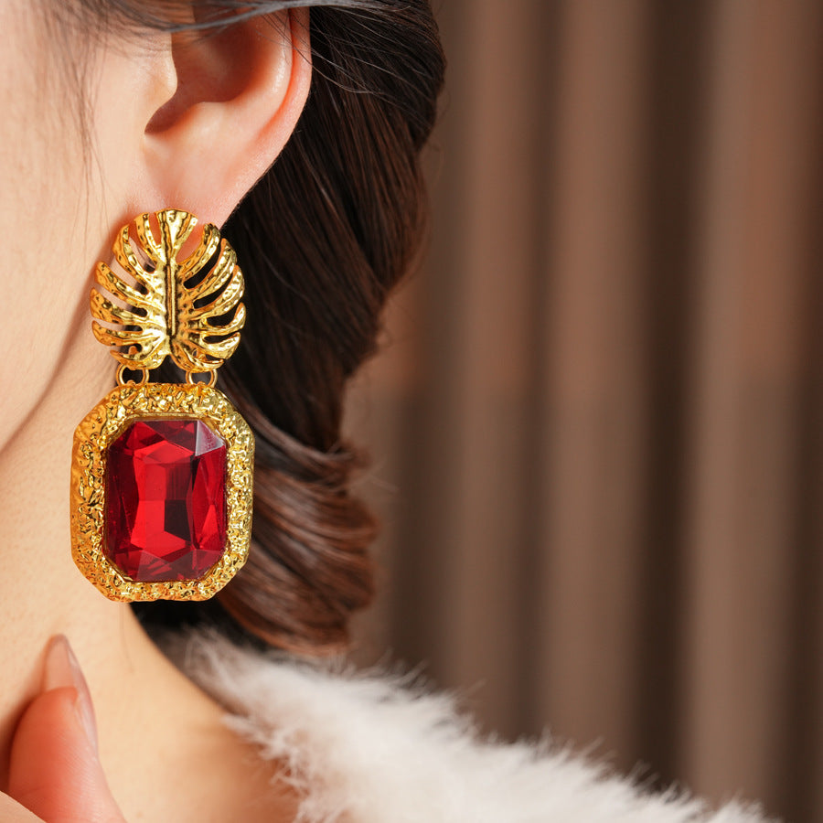 Retro Leaves Stud Earrings For Women In Gold With Rhinestones
