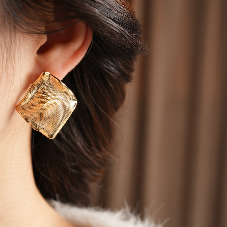 Round Pattern Alloy Stud Earrings For Women In Elegant Golden Color
