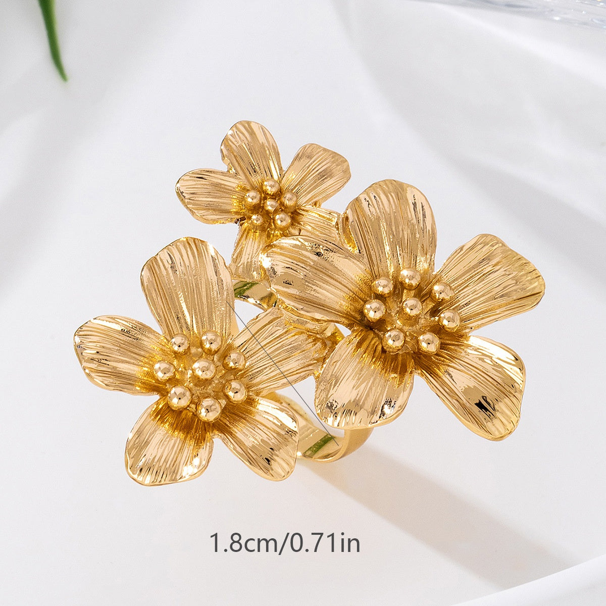 Flower Pattern Ring In Gold, For Elegant Style And Timeless Beauty