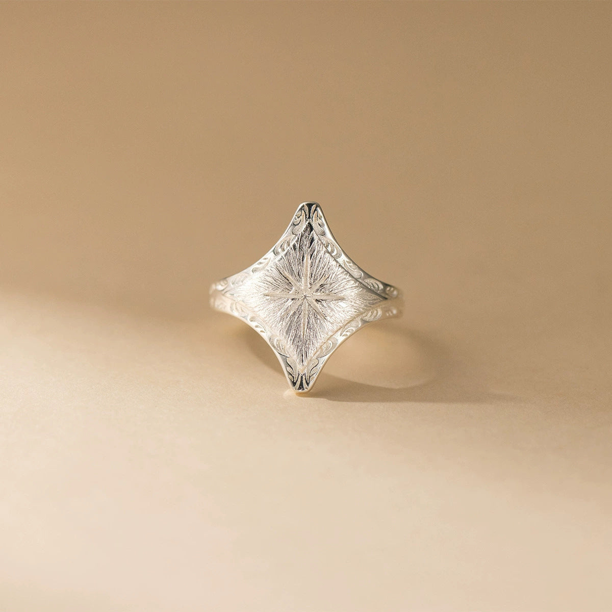 Rhombus Pattern Alloy Ring With Brushed Finish In Silver, 1 Piece