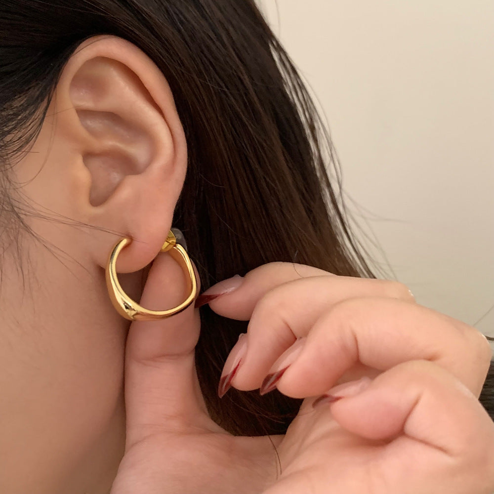 Simple Style Circle Stud Earrings For Women In Golden Alloy Material