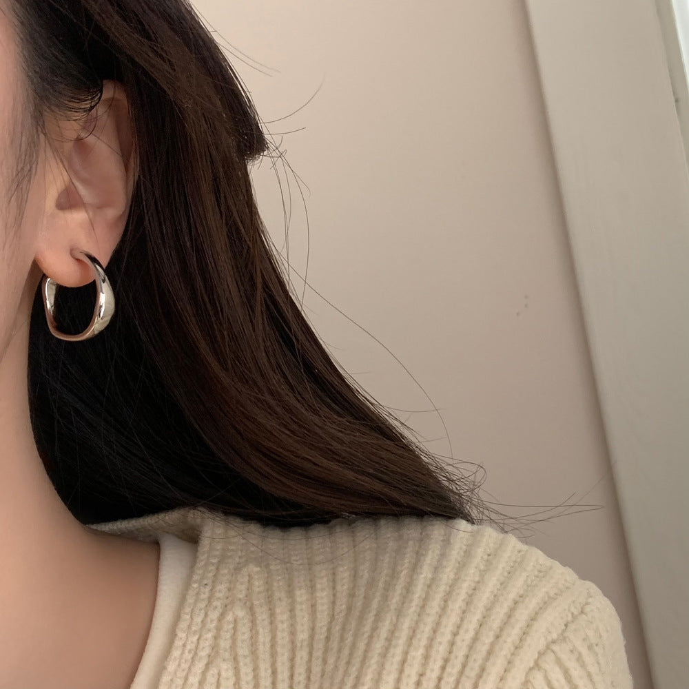 Simple Style Circle Stud Earrings For Women In Golden Alloy Material