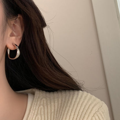 Simple Style Circle Stud Earrings For Women In Golden Alloy Material