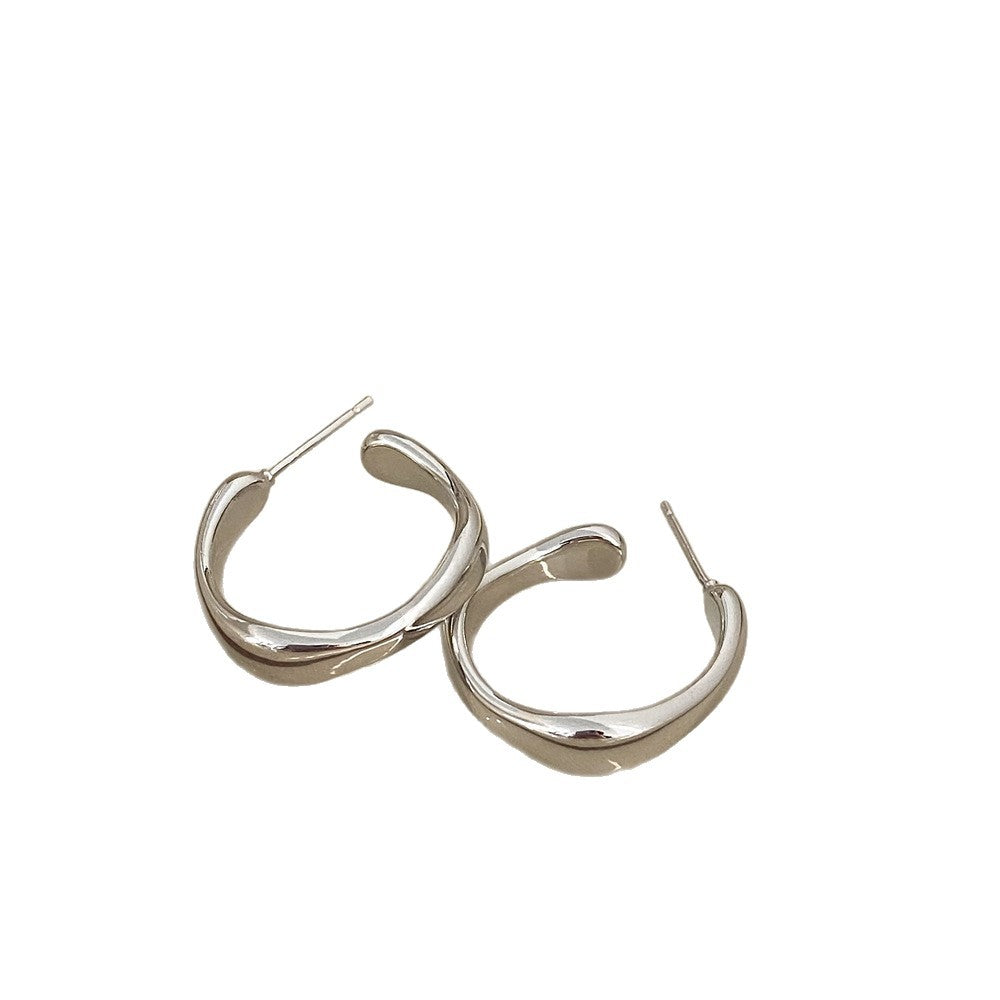 Simple Style Circle Stud Earrings For Women In Golden Alloy Material