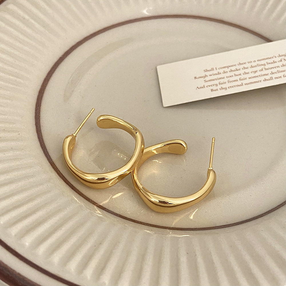 Simple Style Circle Stud Earrings For Women In Golden Alloy Material