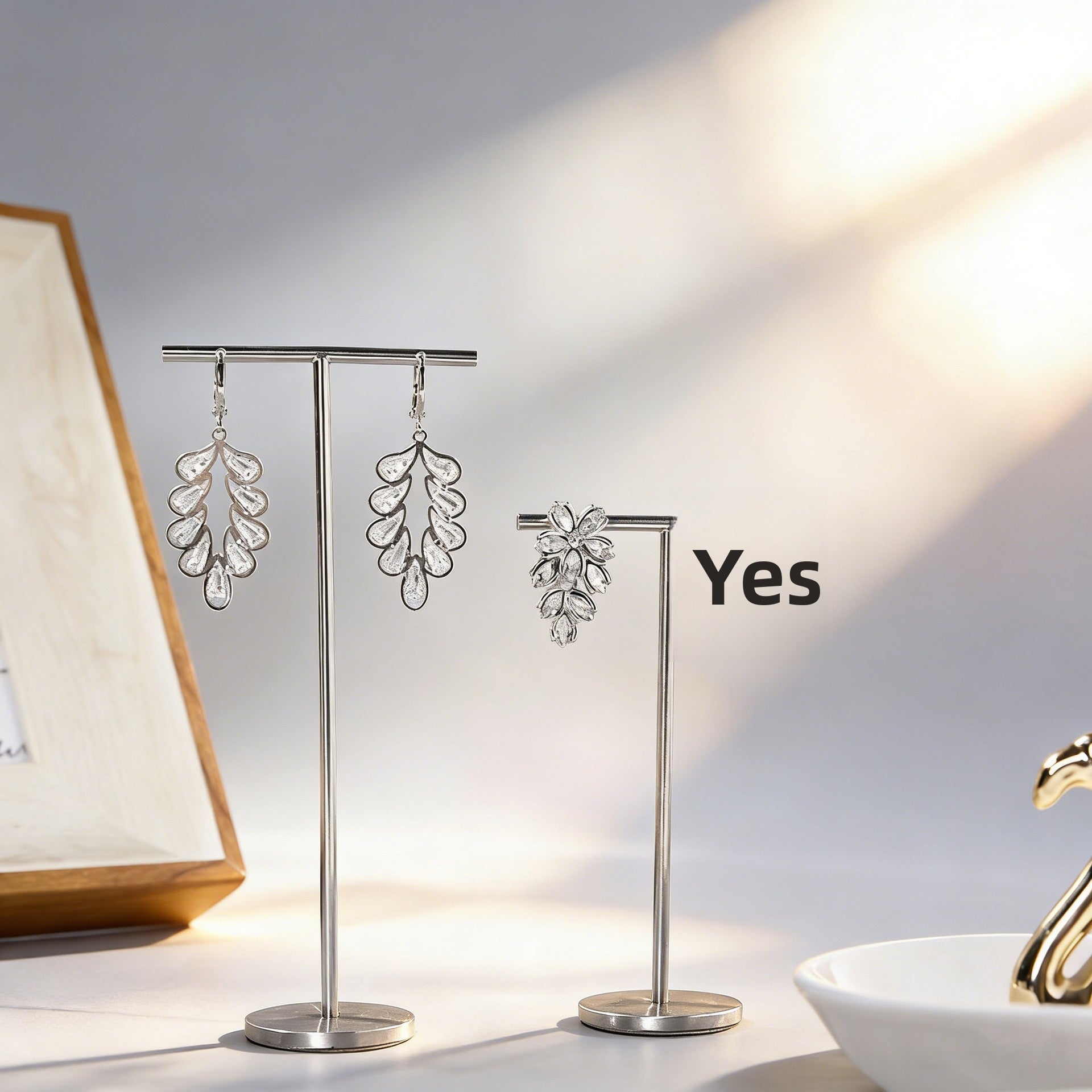1 Piece Metal Jewelry Rack In Silver For Stylish And Durable Accessories Display