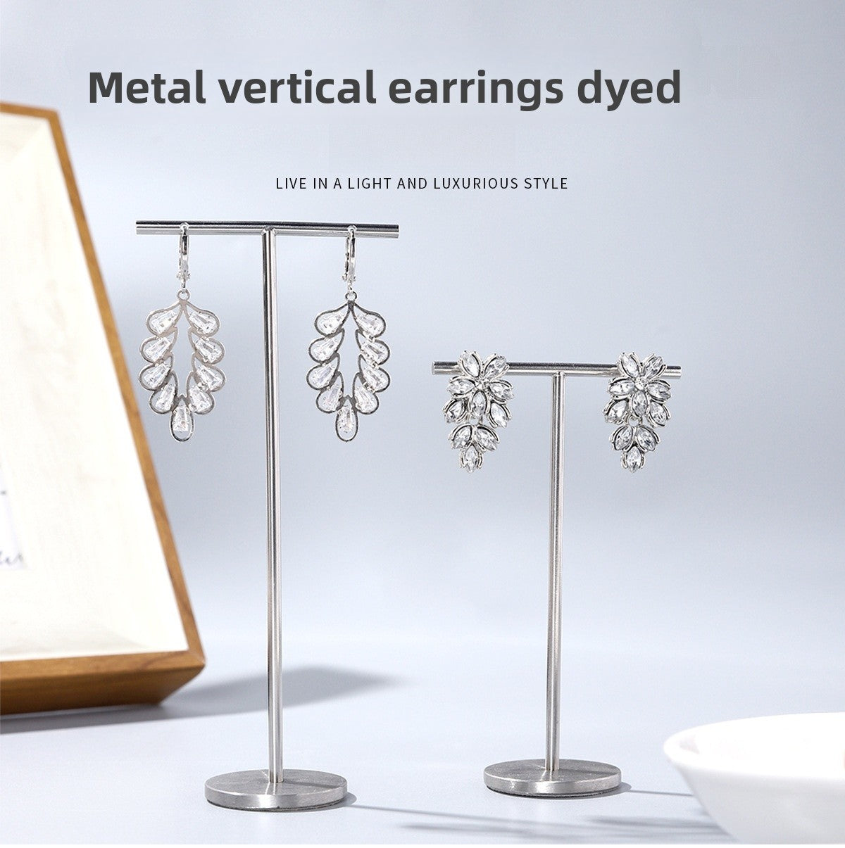 1 Piece Metal Jewelry Rack In Silver For Stylish And Durable Accessories Display