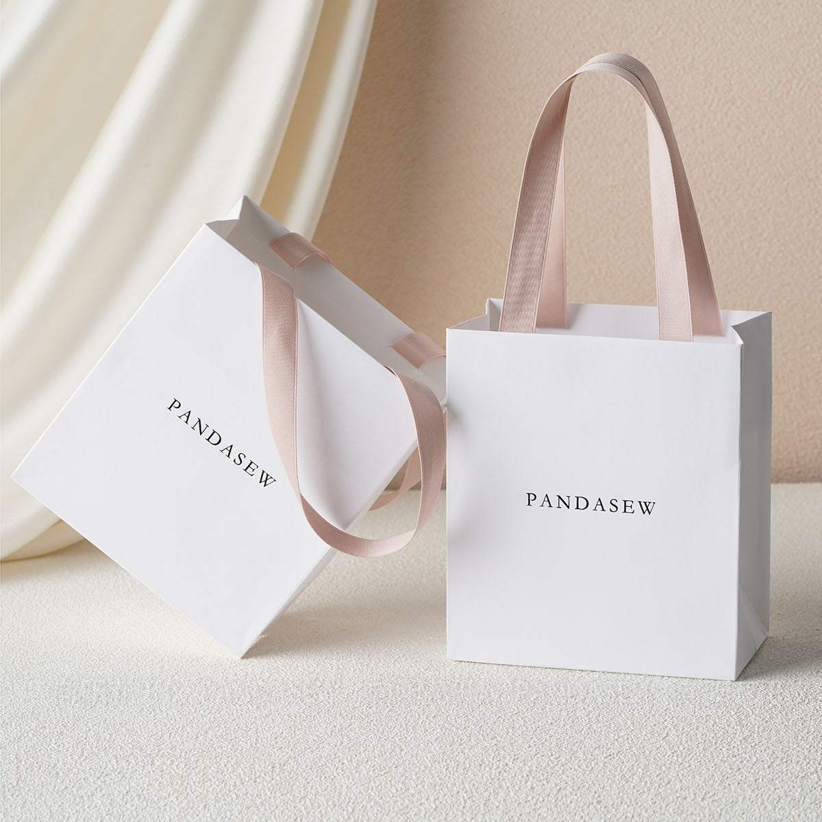 White Paper Jewelry Packaging Box Featuring Durable Material For Elegant Presentation