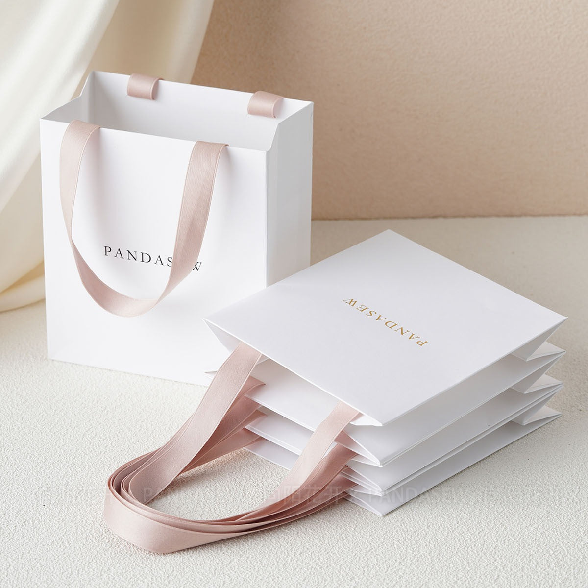 White Paper Jewelry Packaging Box Featuring Durable Material For Elegant Presentation