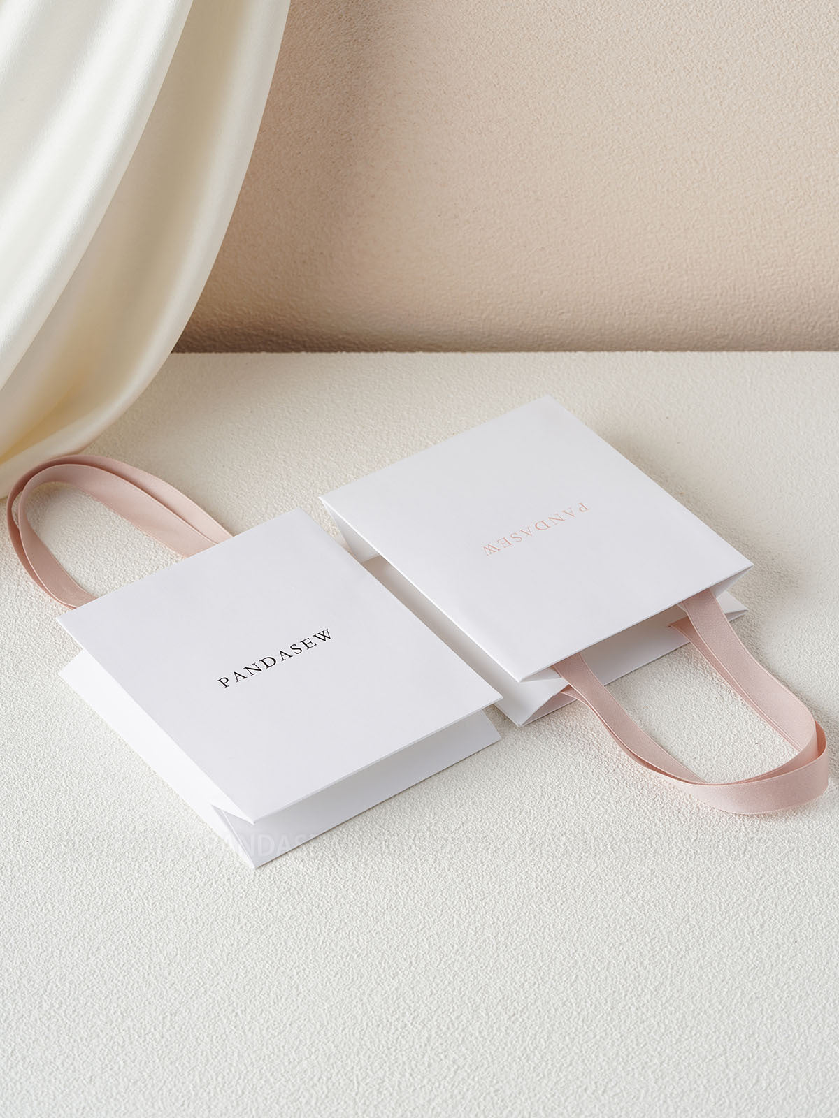 White Paper Jewelry Packaging Box Featuring Durable Material For Elegant Presentation