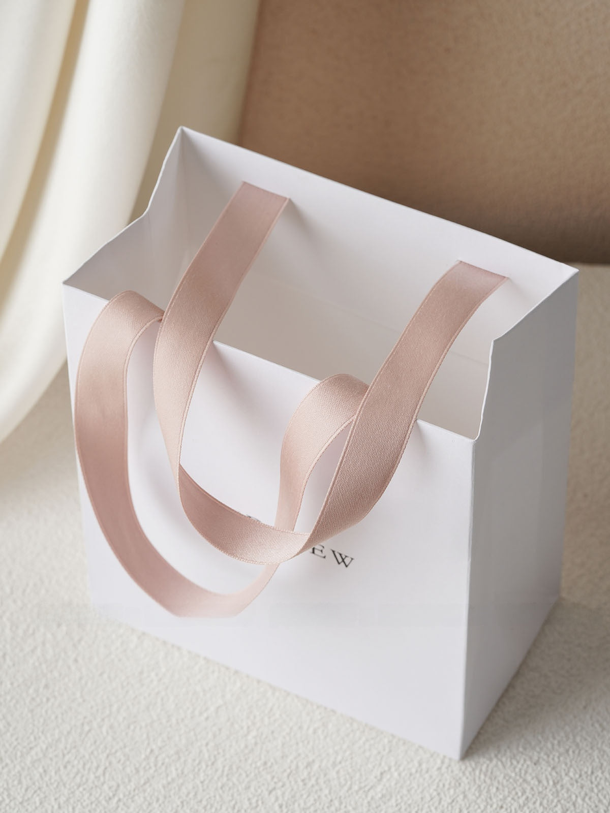 White Paper Jewelry Packaging Box Featuring Durable Material For Elegant Presentation