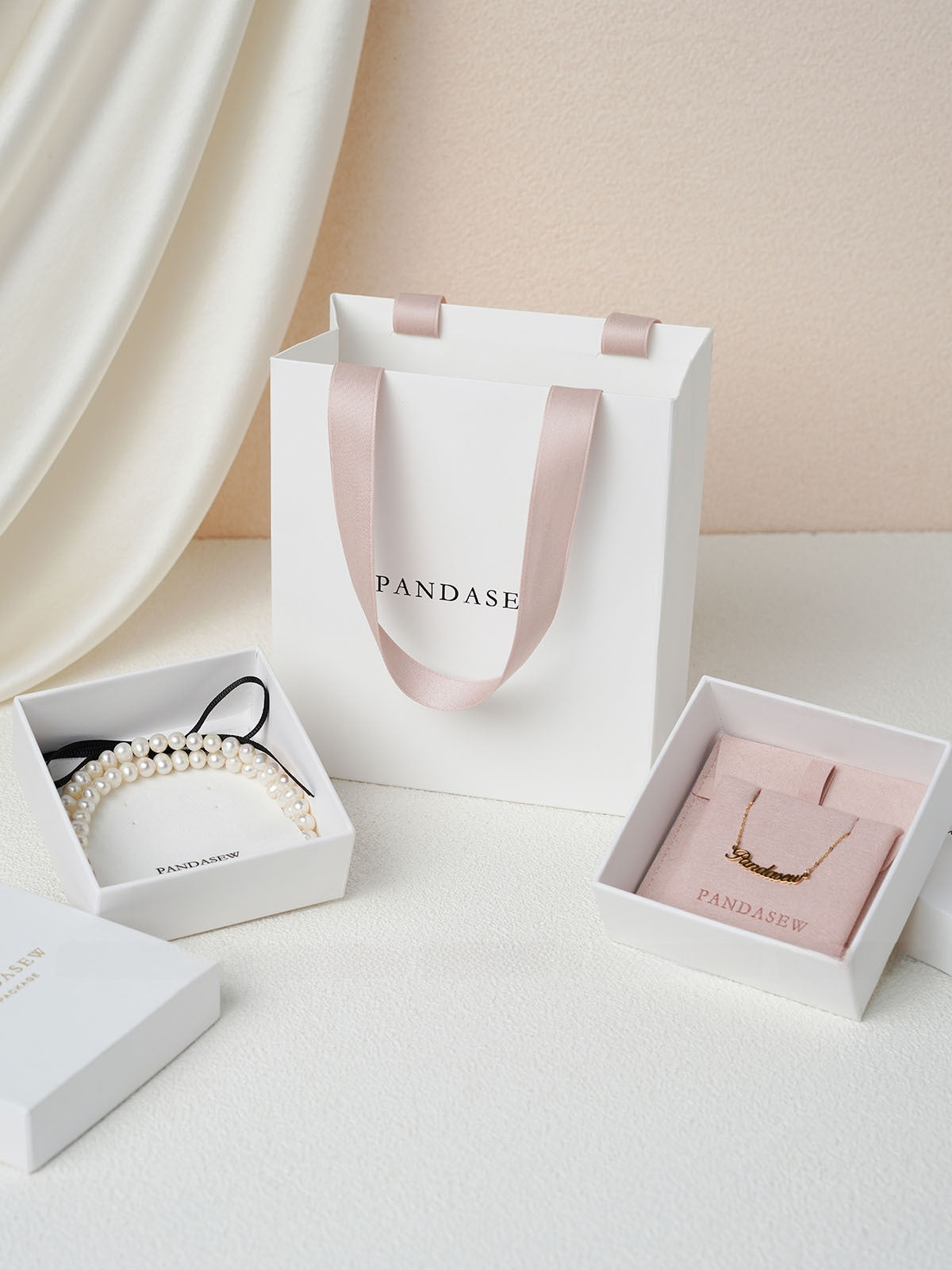White Paper Jewelry Packaging Box Featuring Durable Material For Elegant Presentation