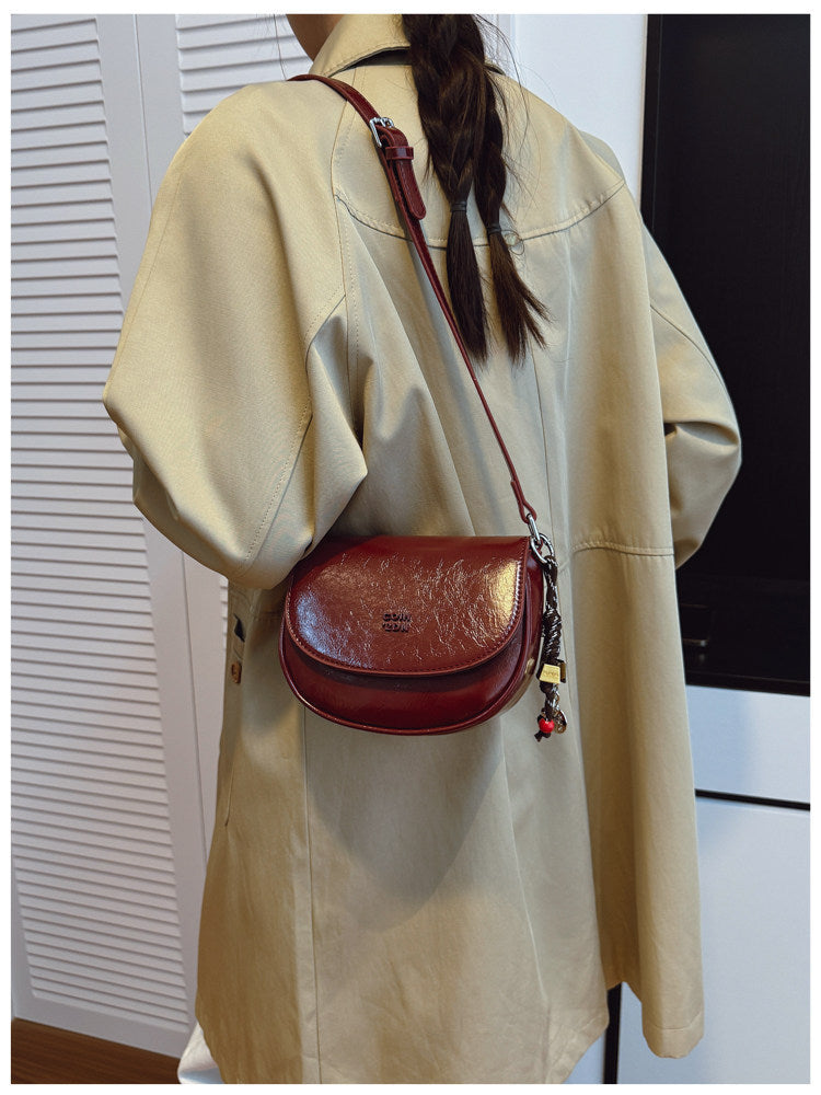Shell-Shaped Shoulder Bag For Women In PU Leather, Stylish And Elegant Design