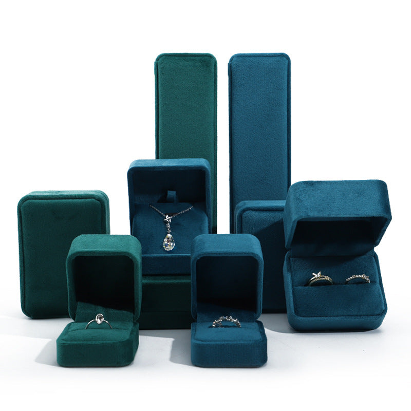 1 Piece Flannel Jewelry Box In Green For Elegant Jewelry Storage And Packaging