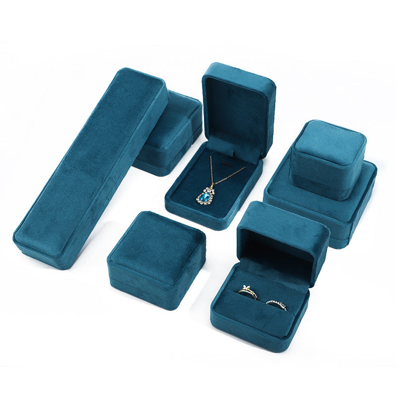 1 Piece Flannel Jewelry Box In Green For Elegant Jewelry Storage And Packaging