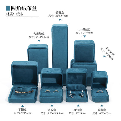 1 Piece Flannel Jewelry Box In Green For Elegant Jewelry Storage And Packaging