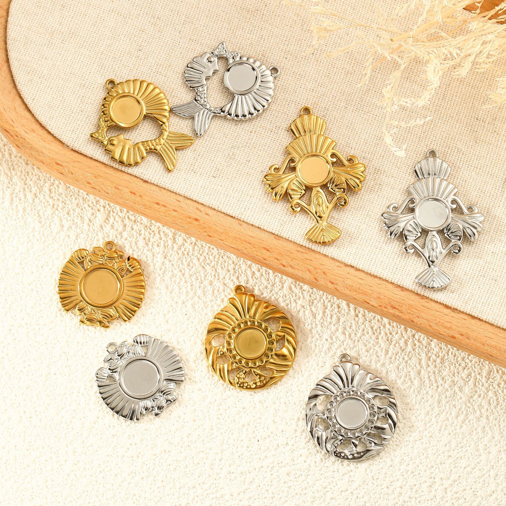 Original Design Pendant In 304 Stainless Steel With Golden Finish Jewelry Accessories