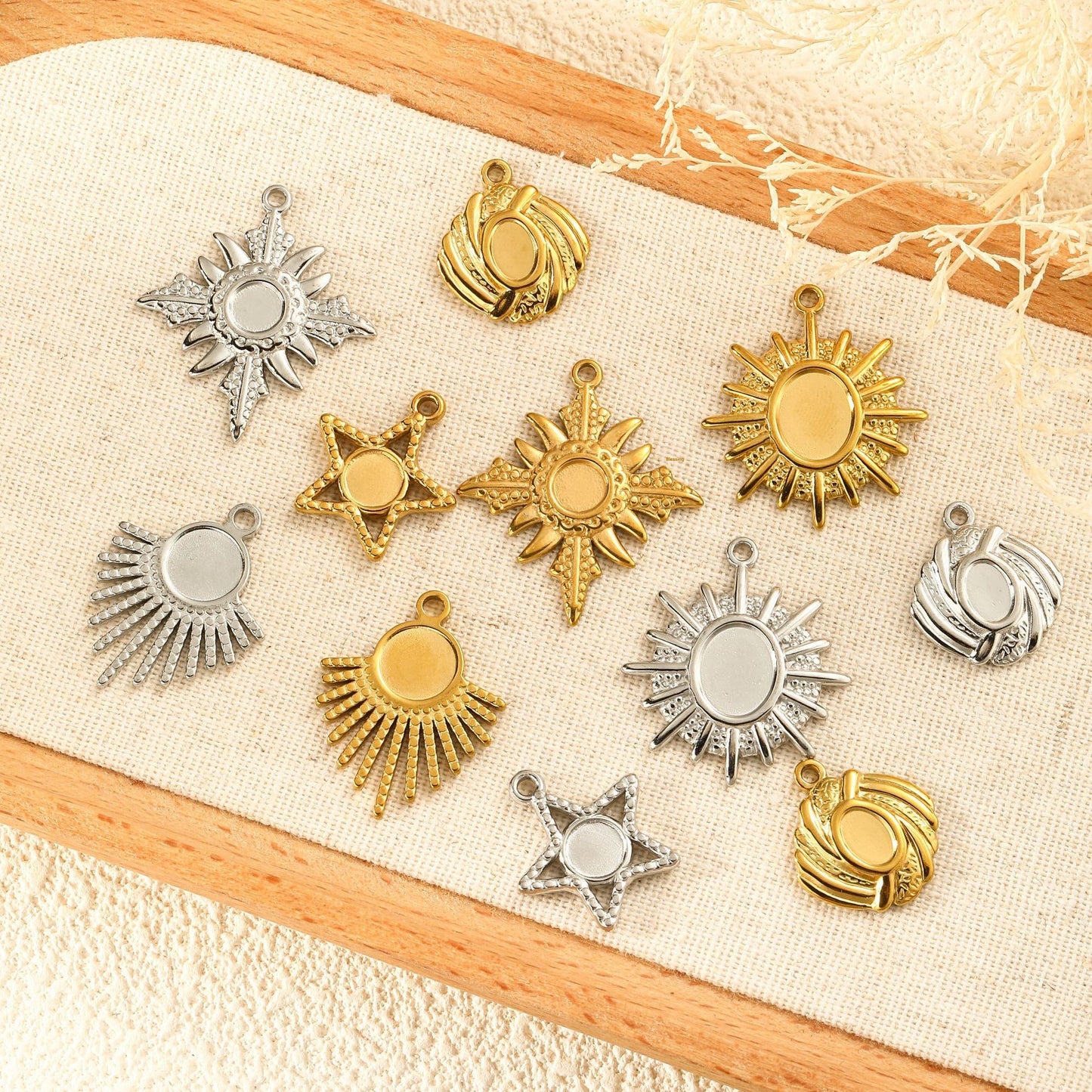 Golden Jewelry Accessory Made Of Durable 304 Stainless Steel, Stylish And Long-Lasting
