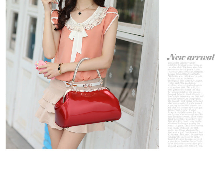 Square Shoulder Bag For Women In Patent Leather Featuring Elegant Design