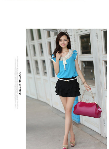 Square Shoulder Bag For Women In Patent Leather Featuring Elegant Design