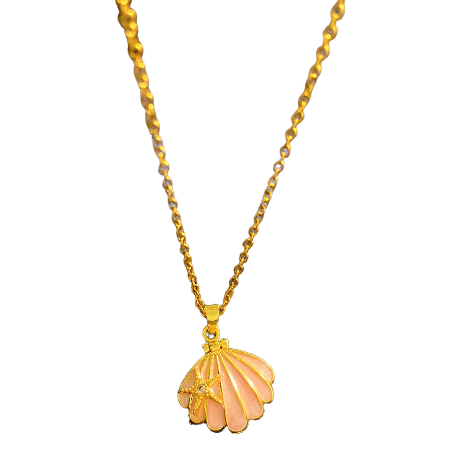 Sunflower Necklace For Women Featuring A Delicate Shell Pattern In Elegant Golden Tone