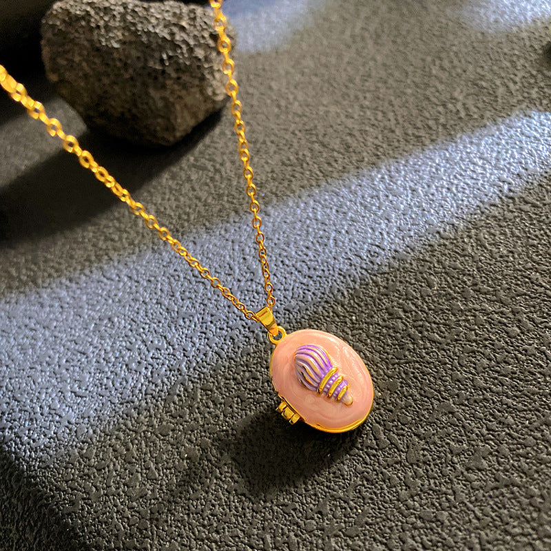 Sunflower Necklace For Women Featuring A Delicate Shell Pattern In Elegant Golden Tone