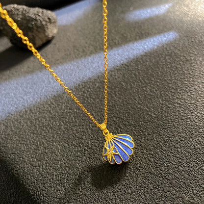 Sunflower Necklace For Women Featuring A Delicate Shell Pattern In Elegant Golden Tone