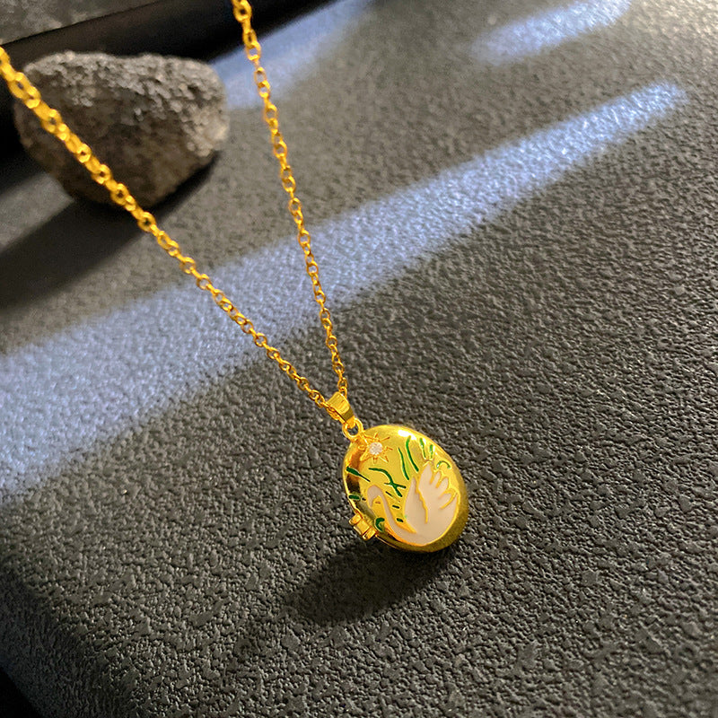 Sunflower Necklace For Women Featuring A Delicate Shell Pattern In Elegant Golden Tone