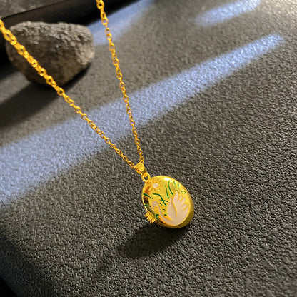 Sunflower Necklace For Women Featuring A Delicate Shell Pattern In Elegant Golden Tone
