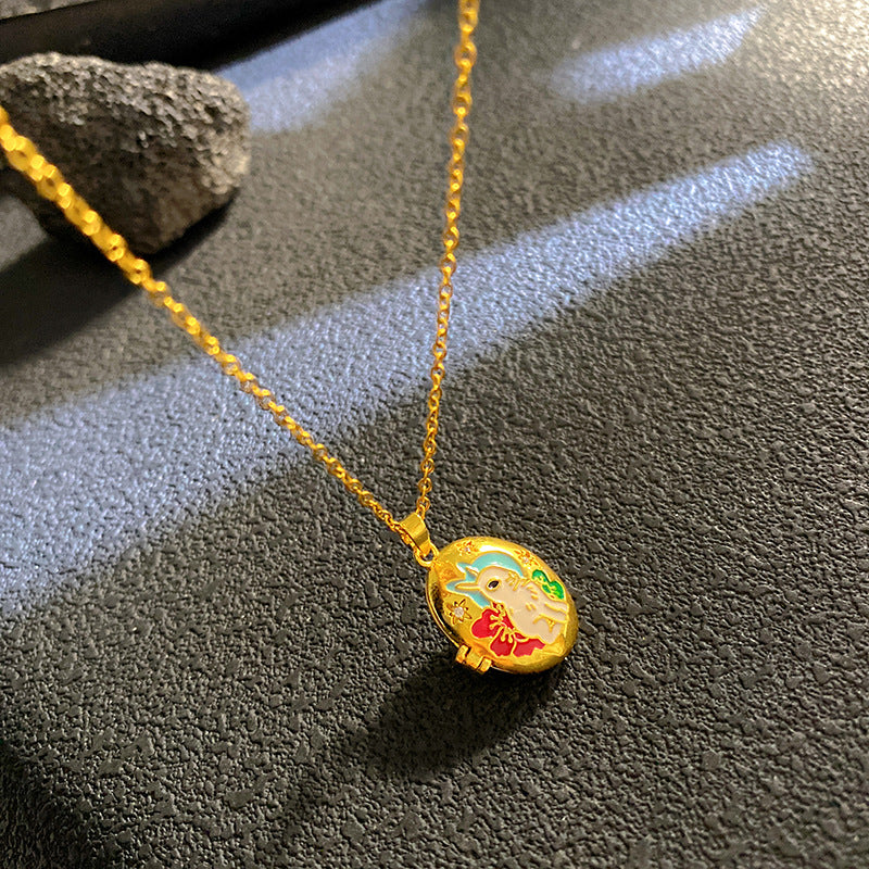 Sunflower Necklace For Women Featuring A Delicate Shell Pattern In Elegant Golden Tone