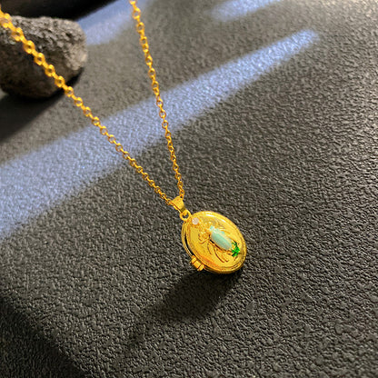 Sunflower Necklace For Women Featuring A Delicate Shell Pattern In Elegant Golden Tone