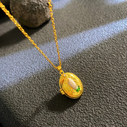 Sunflower Necklace For Women Featuring A Delicate Shell Pattern In Elegant Golden Tone
