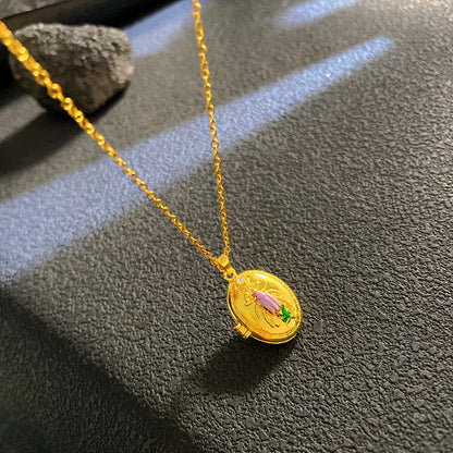 Sunflower Necklace For Women Featuring A Delicate Shell Pattern In Elegant Golden Tone