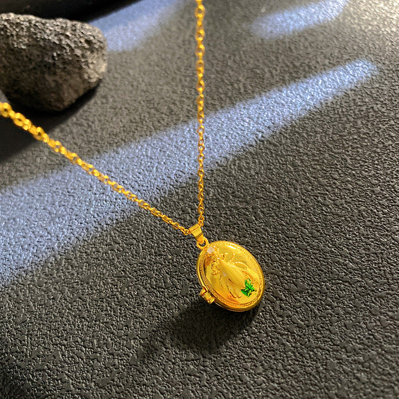 Sunflower Necklace For Women Featuring A Delicate Shell Pattern In Elegant Golden Tone