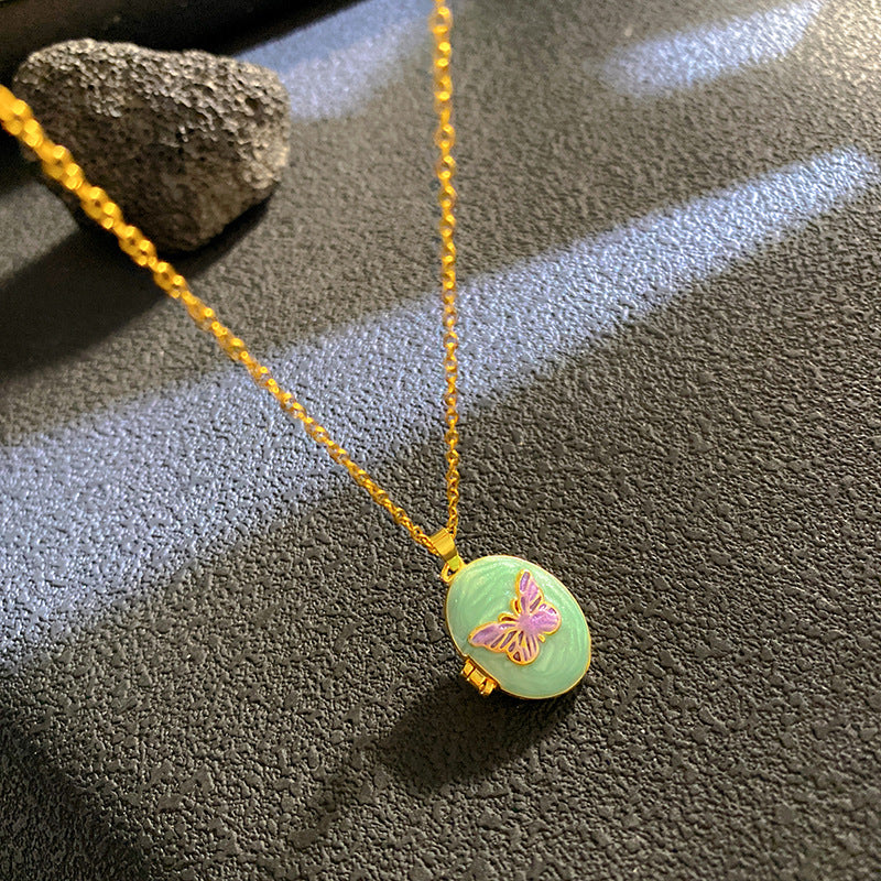 Sunflower Necklace For Women Featuring A Delicate Shell Pattern In Elegant Golden Tone