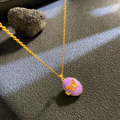 Sunflower Necklace For Women Featuring A Delicate Shell Pattern In Elegant Golden Tone