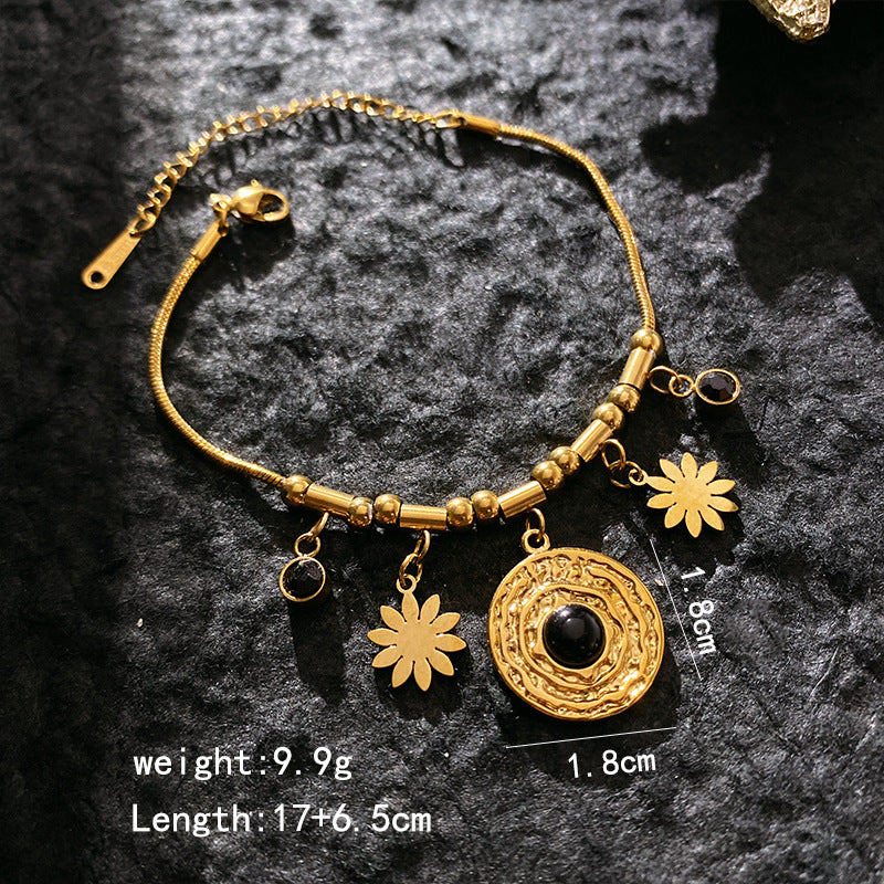 Luxurious Heart Shape Stainless Steel Charm Bracelet For Women In Golden Titanium Steel