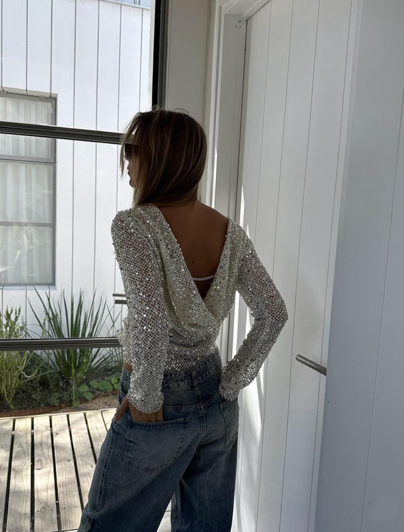 Sexy Long Sleeve Polyester Shirt For Women With Collarless Design And Regular Fit