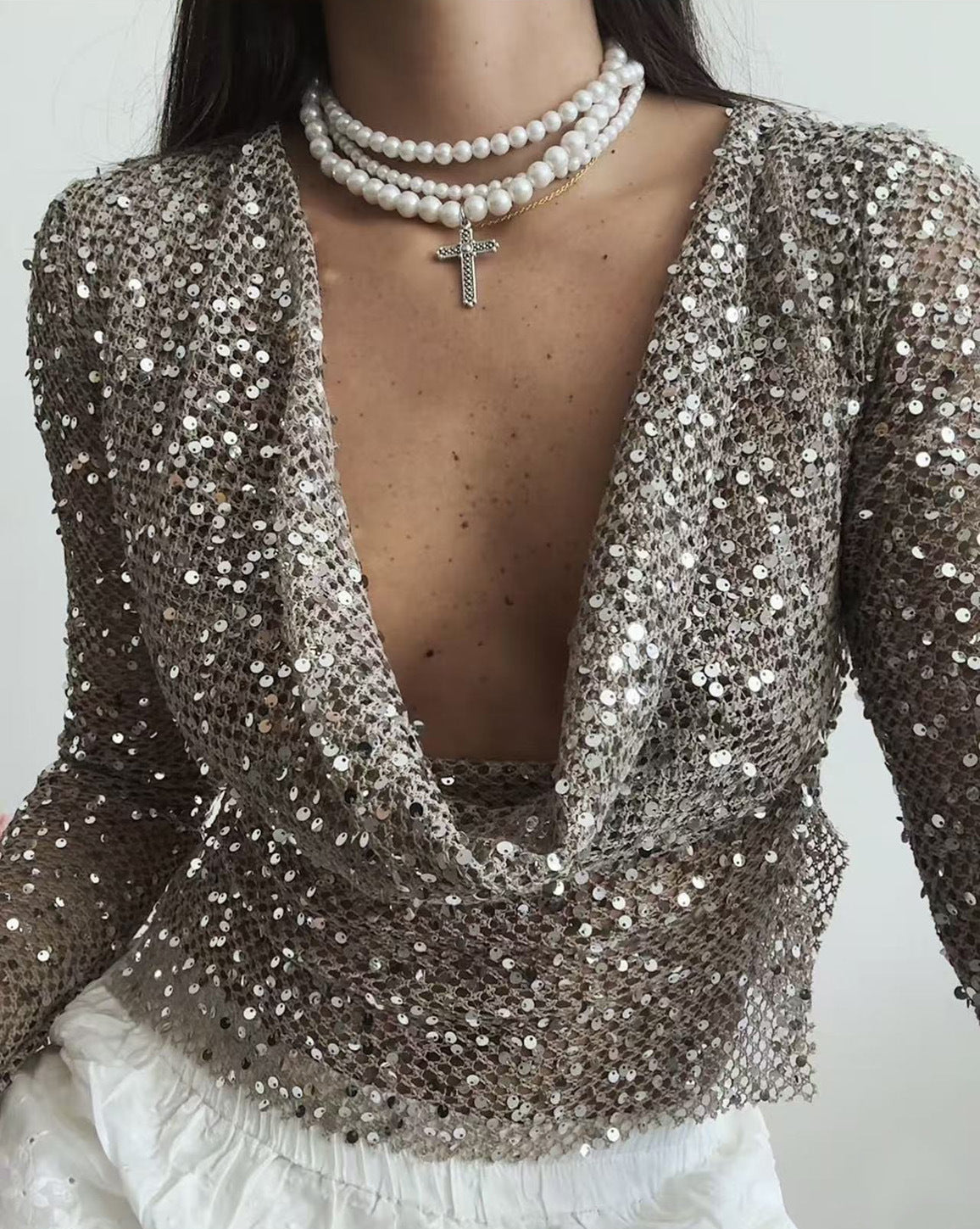 Sexy Long Sleeve Polyester Shirt For Women With Collarless Design And Regular Fit