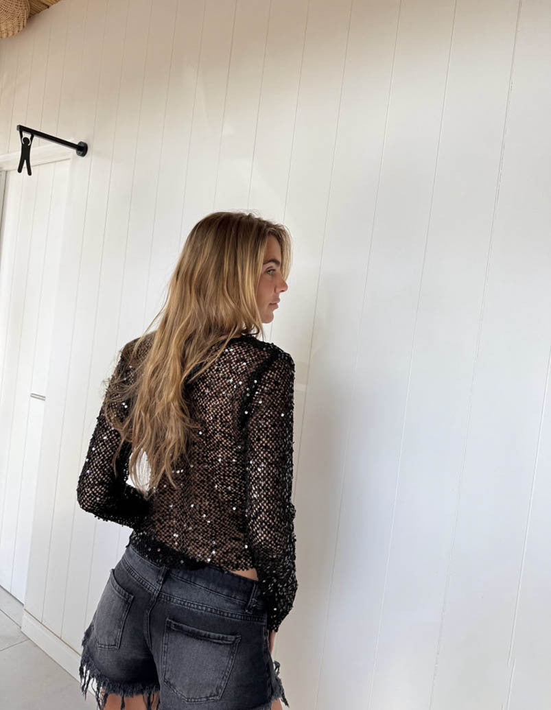 Sexy Long Sleeve Polyester Shirt For Women With Collarless Design And Regular Fit
