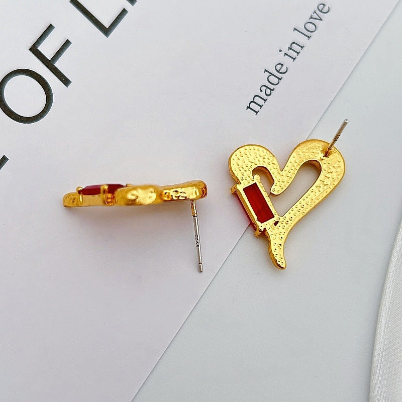 Heart Shape Zircon Stud Earrings In Golden Color, Featuring Heart Hoops Design For Elegant Wear