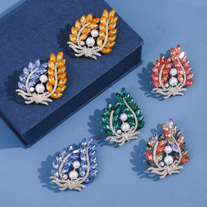 Pin Brooches Made Of Alloy Available In Elegant Golden Color