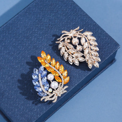 Pin Brooches Made Of Alloy Available In Elegant Golden Color
